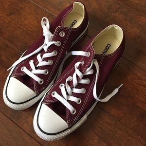 NWOT low top Converse
